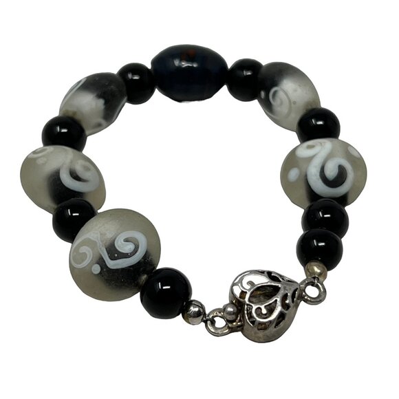 Beaded Bracelet Black and White Decorative Beads Silver Tone Box Clasp - Picture 7 of 8